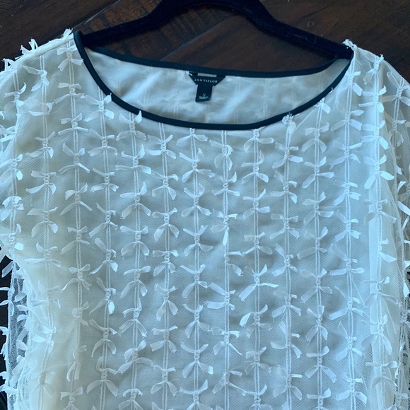 Ann Taylor white blouse. Bow details. - Picture 4 of 9